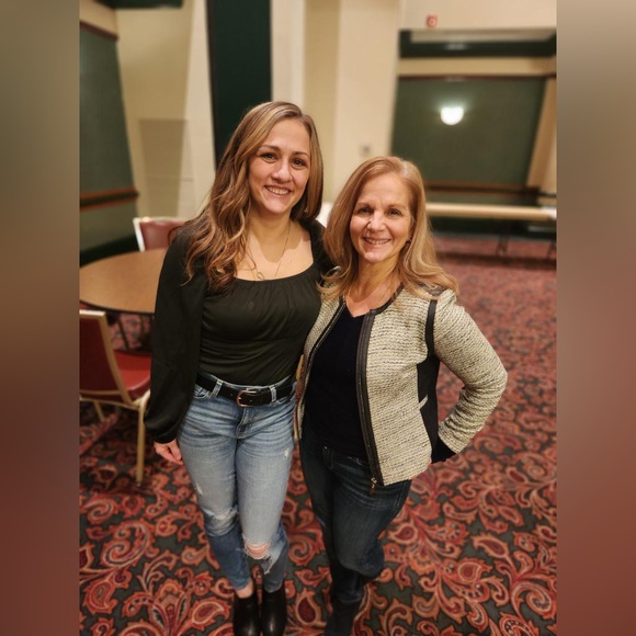 Meet your Posher, Jenna - Picture 1 of 2